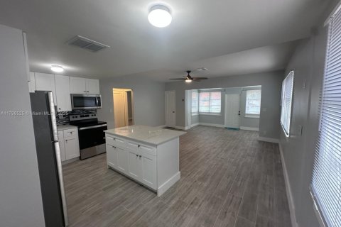 Снять в аренду виллу или дом в Дания-Бич, Флорида 2 спальни, 181.16м2, № 1960069 - фото 10