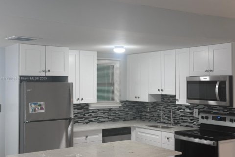 Снять в аренду виллу или дом в Дания-Бич, Флорида 2 спальни, 181.16м2, № 1960069 - фото 6