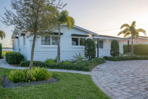 Casa en alquiler en West Palm Beach, Florida, 4 dormitorios, 112.78 m2 № 1179496 - foto 1