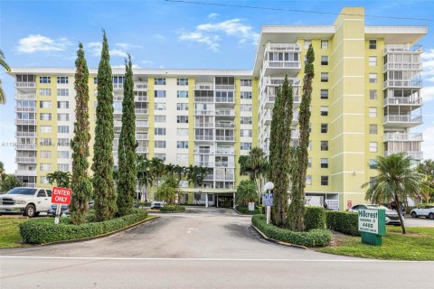 Condominio en Hollywood, Florida, 2 dormitorios  № 2012513