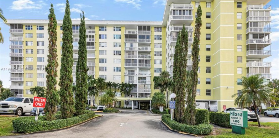 Condominio en Hollywood, Florida, 2 dormitorios  № 2012513