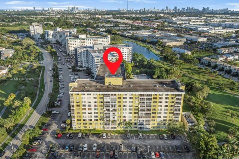 Condominio en venta en Hollywood, Florida, 2 dormitorios, 105.17 m2 № 2012513 - foto 27