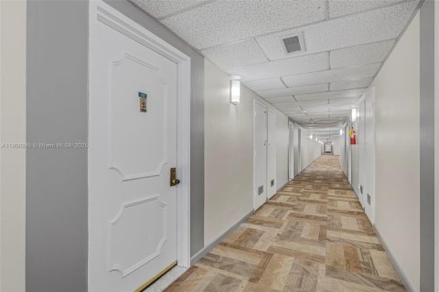 Condominio en venta en Hollywood, Florida, 2 dormitorios, 105.17 m2 № 2012513 - foto 4