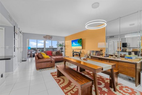 Condominio en venta en Hollywood, Florida, 2 dormitorios, 105.17 m2 № 2012513 - foto 5