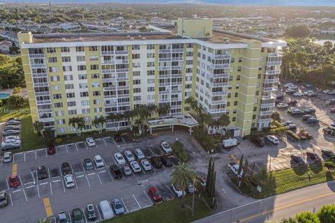 Condominio en venta en Hollywood, Florida, 2 dormitorios, 105.17 m2 № 2012513 - foto 25