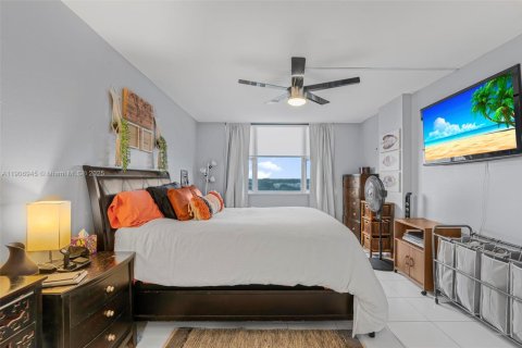 Condominio en venta en Hollywood, Florida, 2 dormitorios, 105.17 m2 № 2012513 - foto 18