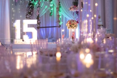 Commercial property in Miami, Florida № 1958635 - photo 3