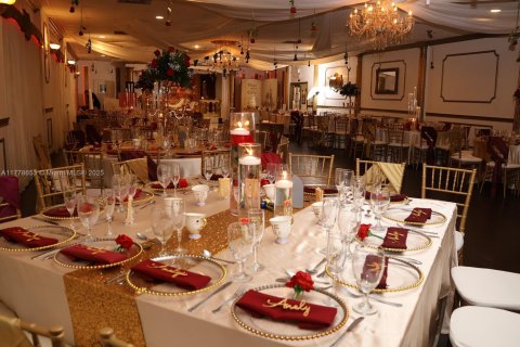 Commercial property in Miami, Florida № 1958635 - photo 11