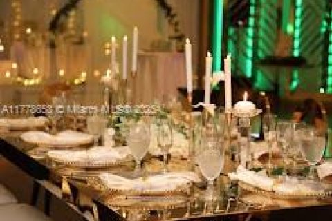 Commercial property in Miami, Florida № 1958635 - photo 6