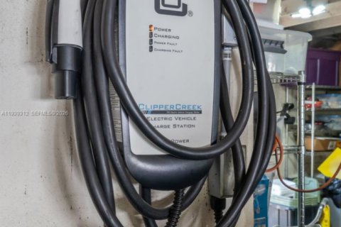 Condo in Miami Beach, Florida, 2 bedrooms № 1996829 - photo 22