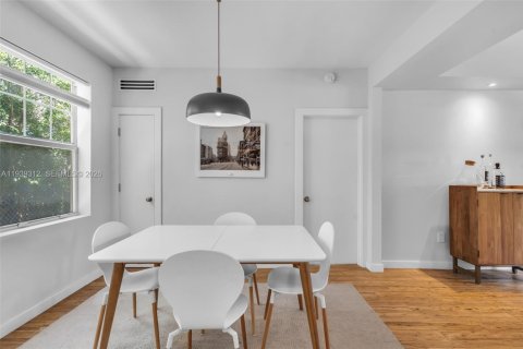 Condo in Miami Beach, Florida, 2 bedrooms № 1996829 - photo 7