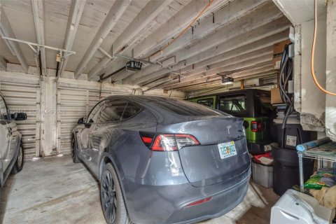 Condo in Miami Beach, Florida, 2 bedrooms № 1996829 - photo 21