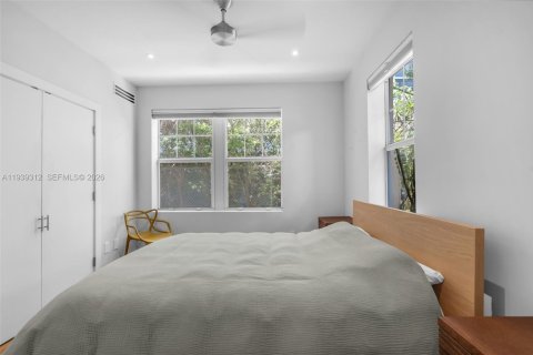 Condo in Miami Beach, Florida, 2 bedrooms № 1996829 - photo 13