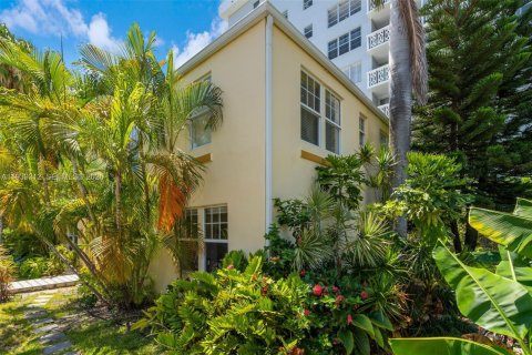 Condo in Miami Beach, Florida, 2 bedrooms № 1996829 - photo 3