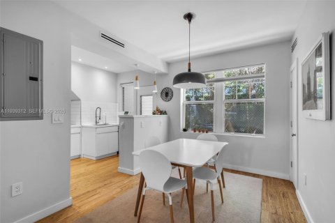 Condo in Miami Beach, Florida, 2 bedrooms № 1996829 - photo 6