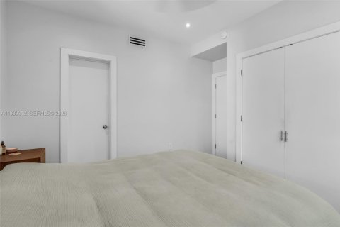 Condo in Miami Beach, Florida, 2 bedrooms № 1996829 - photo 14