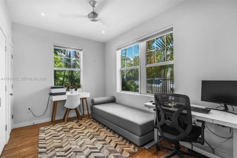 Condo in Miami Beach, Florida, 2 bedrooms № 1996829 - photo 15