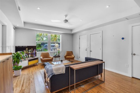 Condo in Miami Beach, Florida, 2 bedrooms № 1996829 - photo 5