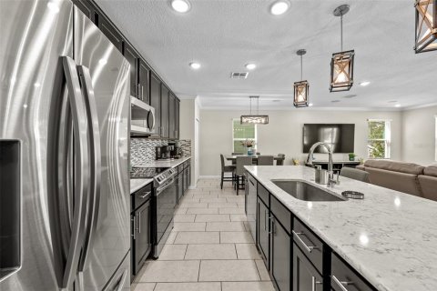 House in Tampa, Florida 4 bedrooms, 206.89 sq.m. № 1613402 - photo 10