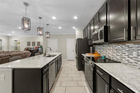 House in Tampa, Florida 4 bedrooms, 206.89 sq.m. № 1613402 - photo 11