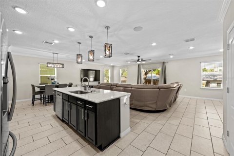 House in Tampa, Florida 4 bedrooms, 206.89 sq.m. № 1613402 - photo 18