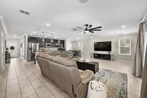 House in Tampa, Florida 4 bedrooms, 206.89 sq.m. № 1613402 - photo 15