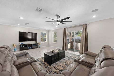 House in Tampa, Florida 4 bedrooms, 206.89 sq.m. № 1613402 - photo 16