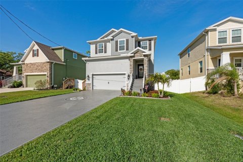 House in Tampa, Florida 4 bedrooms, 206.89 sq.m. № 1613402 - photo 3