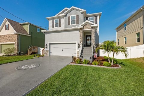 House in Tampa, Florida 4 bedrooms, 206.89 sq.m. № 1613402 - photo 2