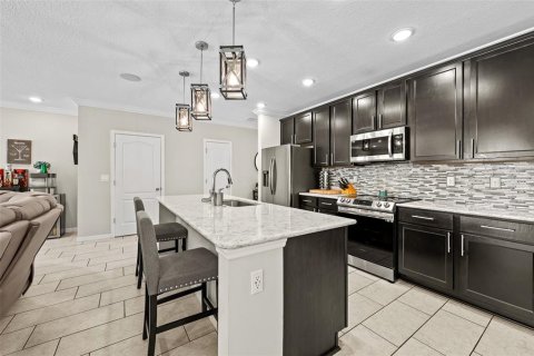 House in Tampa, Florida 4 bedrooms, 206.89 sq.m. № 1613402 - photo 21