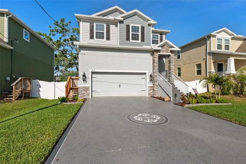 House in Tampa, Florida 4 bedrooms, 206.89 sq.m. № 1613402 - photo 5