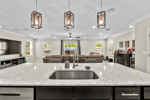 House in Tampa, Florida 4 bedrooms, 206.89 sq.m. № 1613402 - photo 19