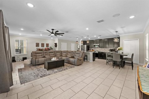 House in Tampa, Florida 4 bedrooms, 206.89 sq.m. № 1613402 - photo 13