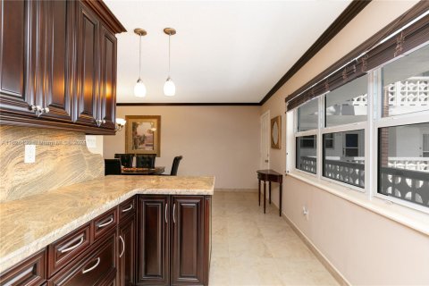 Condo in Hallandale Beach, Florida, 1 bedroom  № 1763414 - photo 10