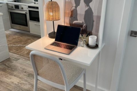 Condominio en venta en Miami, Florida, 2 dormitorios, 99.13 m2 № 2021536 - foto 12