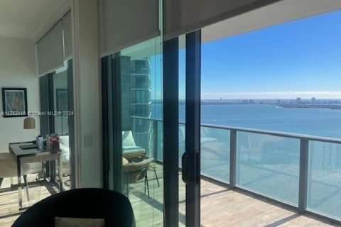 Condominio en Miami, Florida, 2 dormitorios  № 2021536