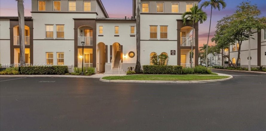 Кондоминиум с 3 спальнями в Мирамар, Флорида № 2005548