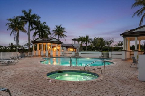 Снять в аренду кондоминиум в Мирамар, Флорида 3 спальни, 134.24м2, № 2005548 - фото 2