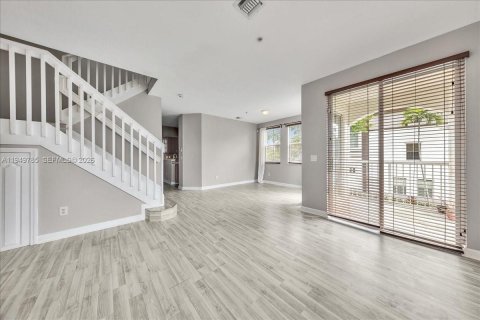 Снять в аренду кондоминиум в Мирамар, Флорида 3 спальни, 134.24м2, № 2005548 - фото 9