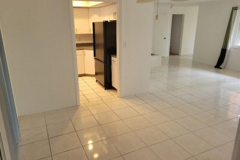 House in Saint Pete Beach, Florida 4 bedrooms, 166.85 sq.m. № 1845098 - photo 11