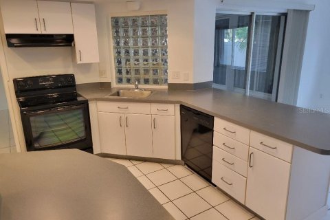 House in Saint Pete Beach, Florida 4 bedrooms, 166.85 sq.m. № 1845098 - photo 12