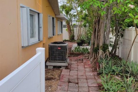 House in Saint Pete Beach, Florida 4 bedrooms, 166.85 sq.m. № 1845098 - photo 7