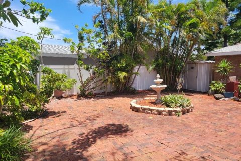 House in Saint Pete Beach, Florida 4 bedrooms, 166.85 sq.m. № 1845098 - photo 4