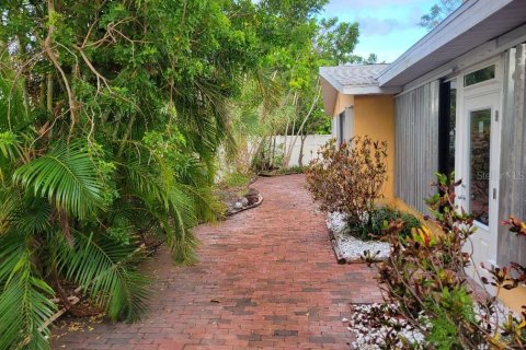 House in Saint Pete Beach, Florida 4 bedrooms, 166.85 sq.m. № 1845098 - photo 6