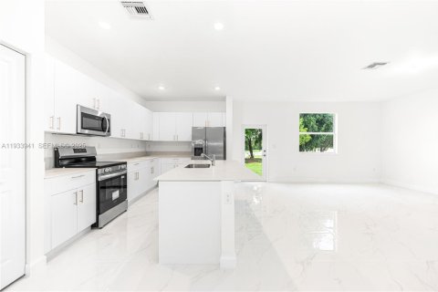 Casa en alquiler en Homestead, Florida, 3 dormitorios № 1992211 - foto 3