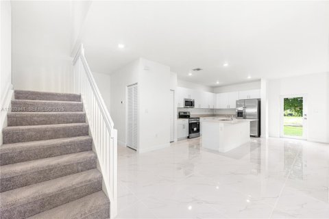 Casa en alquiler en Homestead, Florida, 3 dormitorios № 1992211 - foto 2