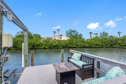Adosado en Tampa, Florida 3 dormitorios, 147.25 m2 № 2304679