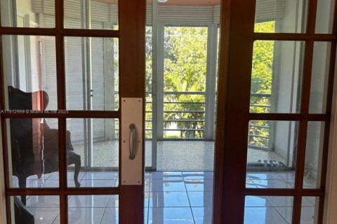 Condominio en alquiler en Miami, Florida, 1 dormitorio № 1969274 - foto 24