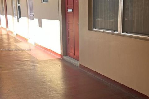 Condominio en alquiler en Miami, Florida, 1 dormitorio № 1969274 - foto 2