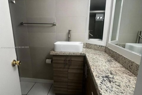 Condominio en alquiler en Miami, Florida, 1 dormitorio № 1969274 - foto 6